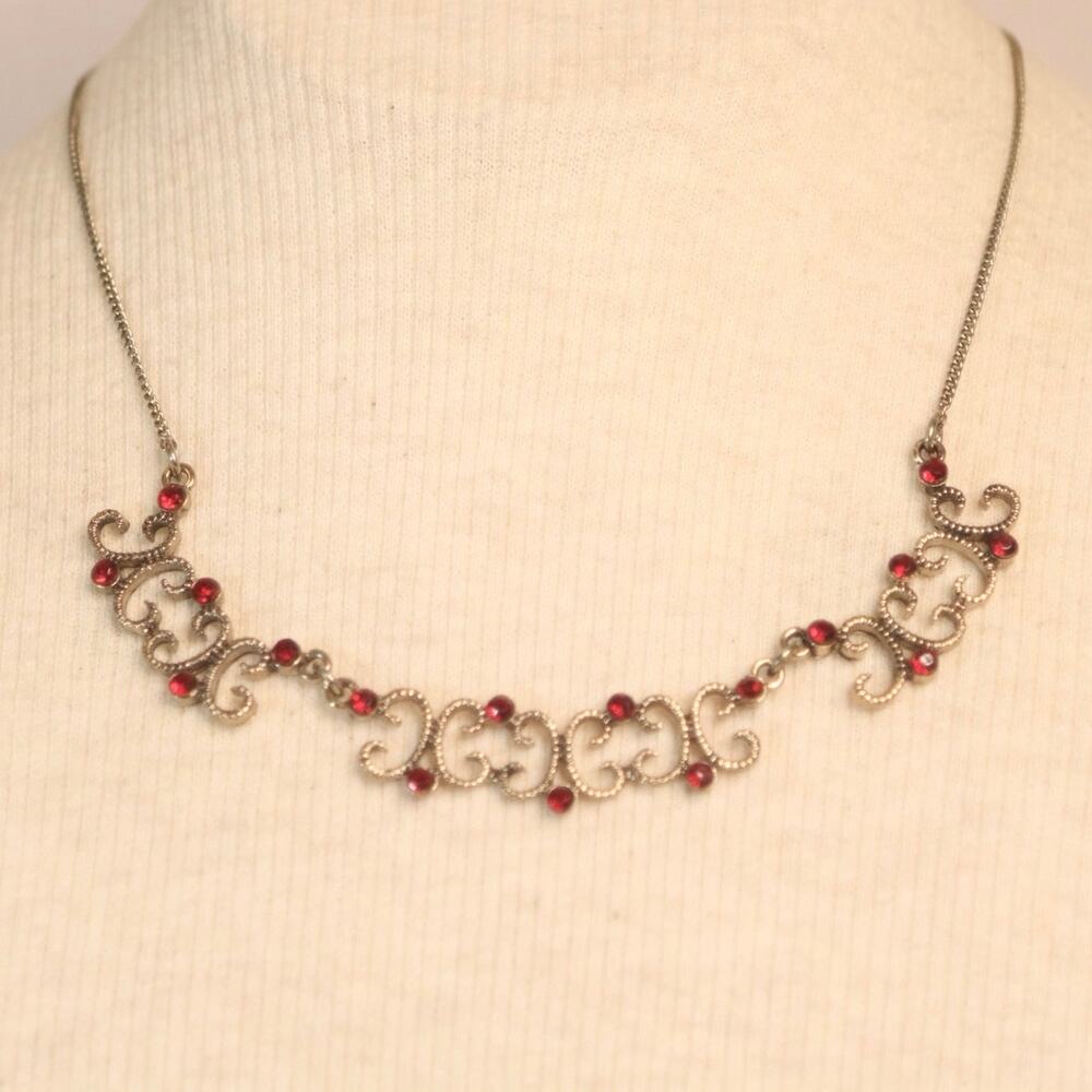 💎NWT 1979 Choker Necklace Ornate Gold Tone Metal Red Rhinestone Accents